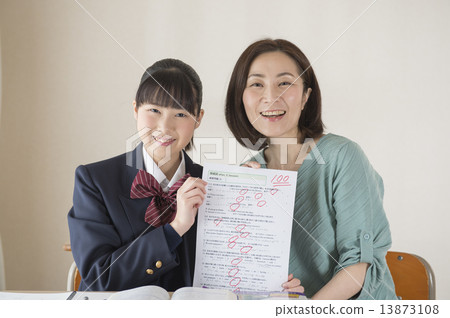 Middle school students and teachers 13873108