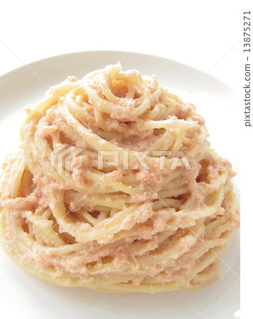 奶油意大利面美味與大量的鱈魚子 13875271