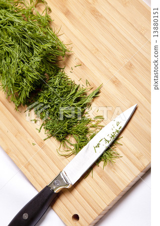 cut dill 13880151