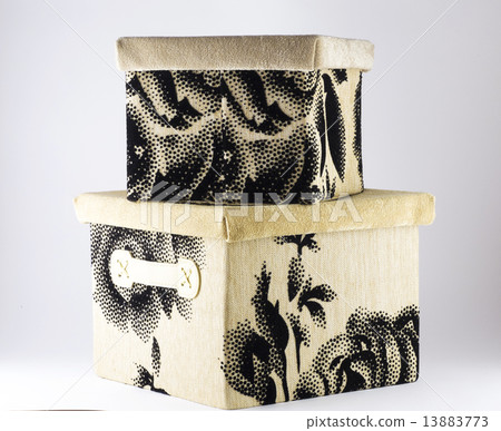 Box Box 13883773