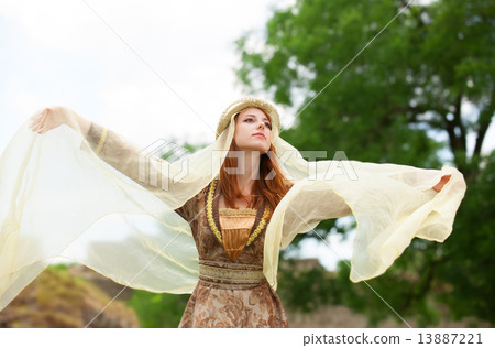 Medieval lady at outdoor. 13887221