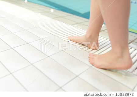 A swimming facility 13888978