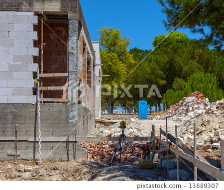 Tracking foundations on a construction site 13889307