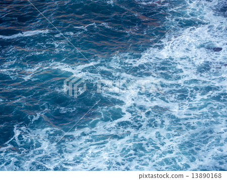 Splashing waves with white foam Splashing waves with white foam 13890168