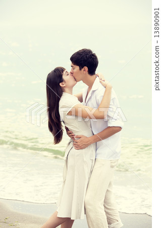 Couple kissing at the beach 13890901