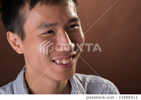 smiling smiling 13896911
