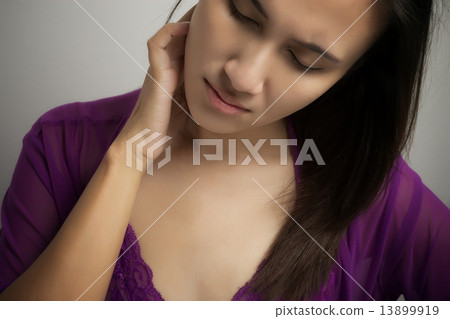 Painful back hurting a lot 13899919