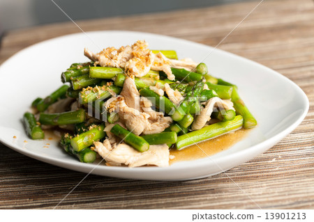 Chicken and Asparagus Stir Fry 13901213