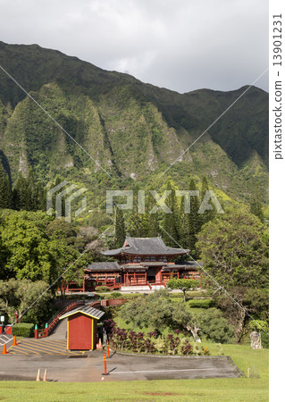 The Byodo-In Japanese Buddhist Temple in O'ahu, Hawaii 13901231
