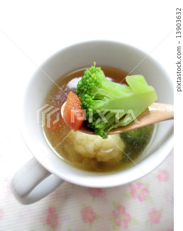 清湯西蘭花和花椰菜湯 13903632
