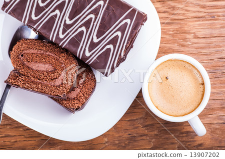 sweet roll with a cup of coffee close-up 13907202
