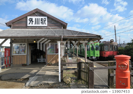 Old-style train which stops at Okawa station of Choshi Electric Railway Old-style train which stops at Okawa station of Choshi Electric Railway 13907453