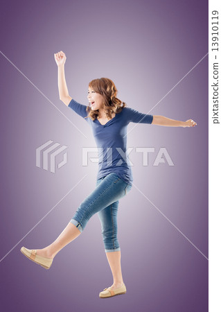 Excited Asian young girl 13910119