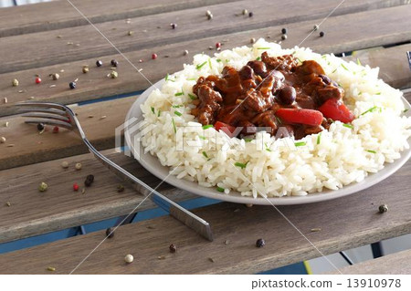 chilli con carne with rice 13910978
