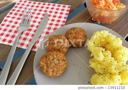 rissoles on the plate 13911210