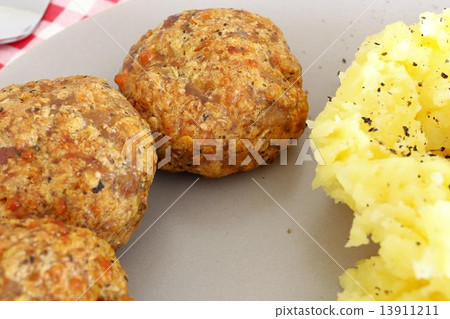 rissoles on the plate 13911211