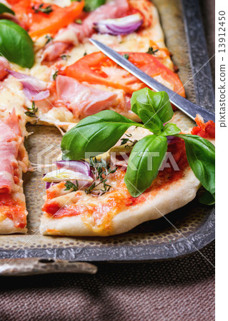 Homemade pizza 13912450