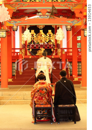 在神社舉行婚禮 在神社舉行婚禮 13914653