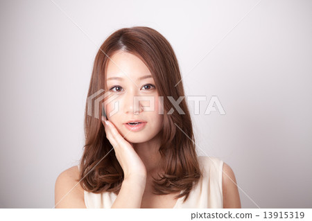coiffure, hairdo, shoulder-length hair 13915319