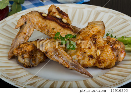 Roasted chicken wings 13916293