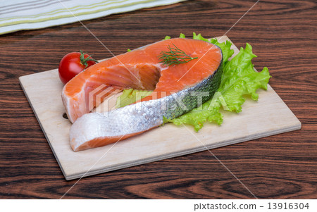 Raw salmon steak 13916304