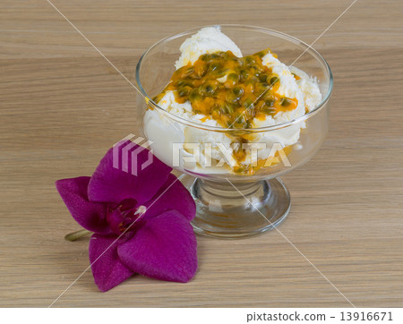Ice cream with passion fruit 13916671