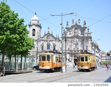 在波爾圖卡爾莫教堂前的電車軌道 13916949