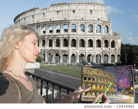 Italy. Rome. The woman draws the Colosseum... 13918982