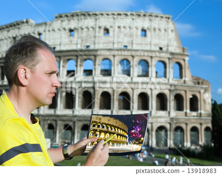 Italy. Rome. The man artist draws the Colosseum... 13918983