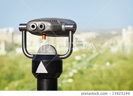 Binoculars to observe green city Binoculars to observe green city 13923249