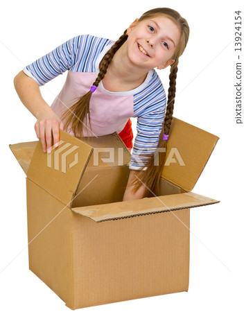 Girl thrust the hand into cardboard box 13924154