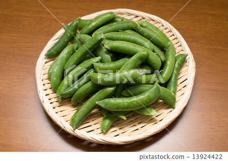 Sayaka front of the green peas served in bathers 13924422