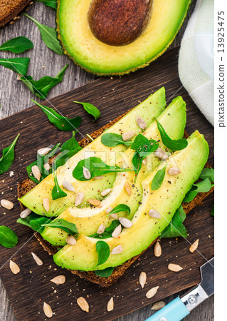 Avocado sandwich 13925475