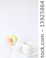 蛋白杏仁餅乾和杯子 13925864