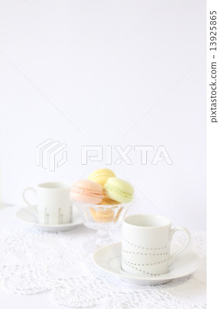 蛋白杏仁餅乾和咖啡杯 13925865