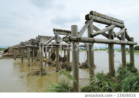 A flowing bridge that flowed out (Kamitsuya Bridge) 13926018