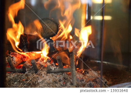 Warm fire of fireplace <Wood stove> 13931648