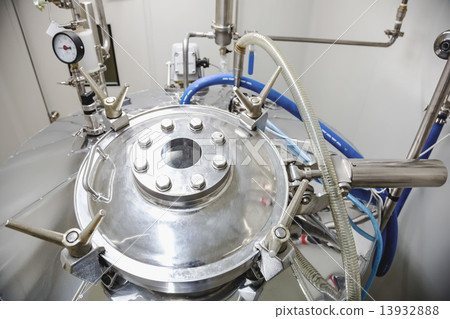 Head of water boiler or tank 13932888