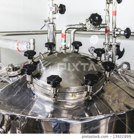 Head of water boiler or tank 13932899