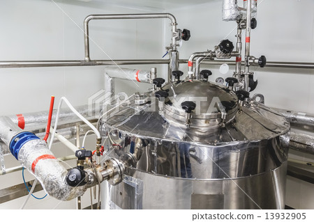 Water boiler or tank 13932905