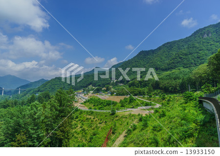 新的JR Kawarayu溫泉站在夏天建設中 新的JR Kawarayu溫泉站在夏天建設中 13933150