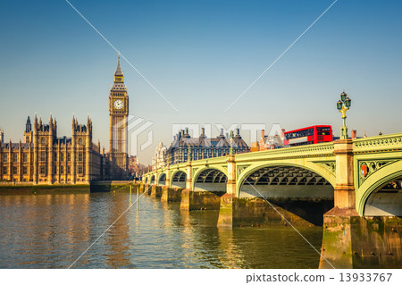 Big Ben and Houses of parliament, London 13933767