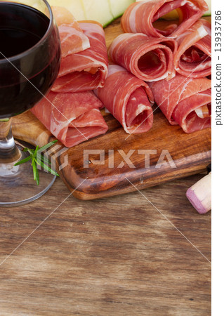 spanish tapas 13933786