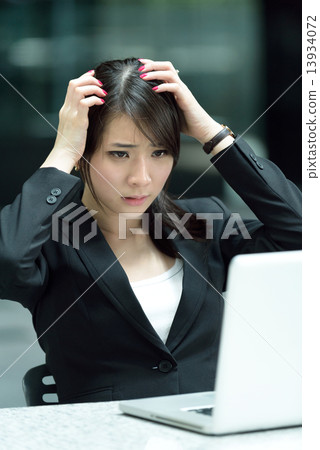 One stress out young Chinese businesswoman using laptop along promenade 13934072