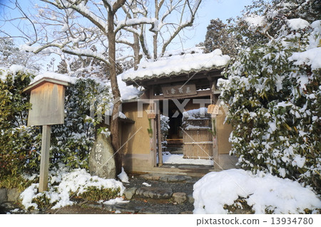 Kyoto snow falling persimmon 13934780