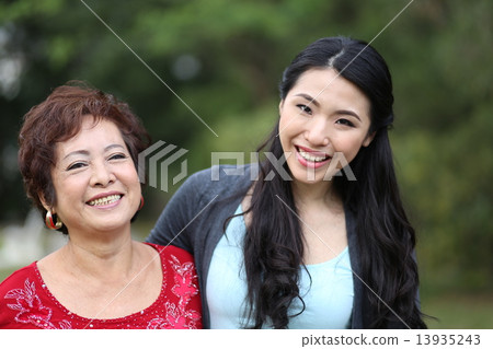 Three generations outdoor 13935243