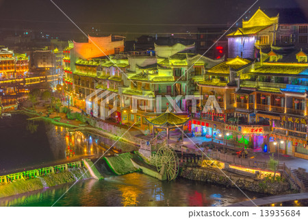 鳳凰城老城堡亮起來 13935684