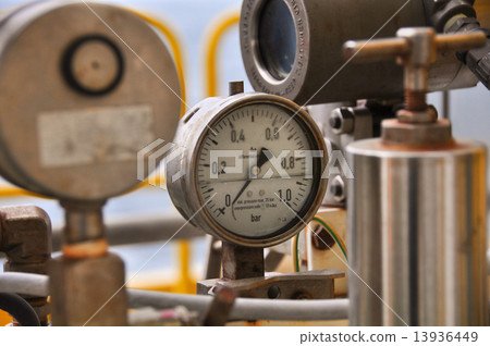 Pressure gauge for measuring pressure in the system, Oil and gas process used pressure gauge to moni Pressure gauge for measuring pressure in the system, Oil and gas process used pressure gauge to moni 13936449