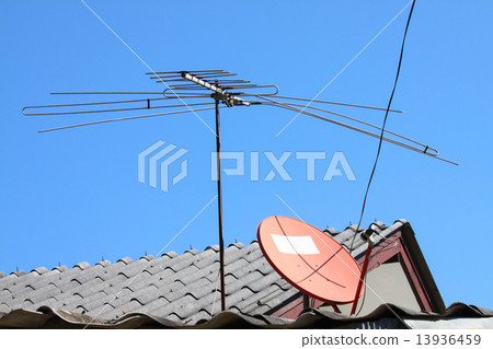 Old TV antenna on house roof with bule sky Old TV antenna on house roof with bule sky 13936459