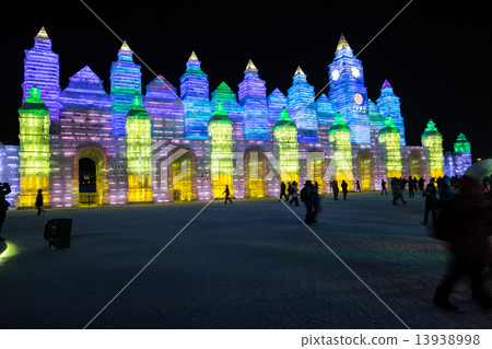 Ice and snow world 13938998